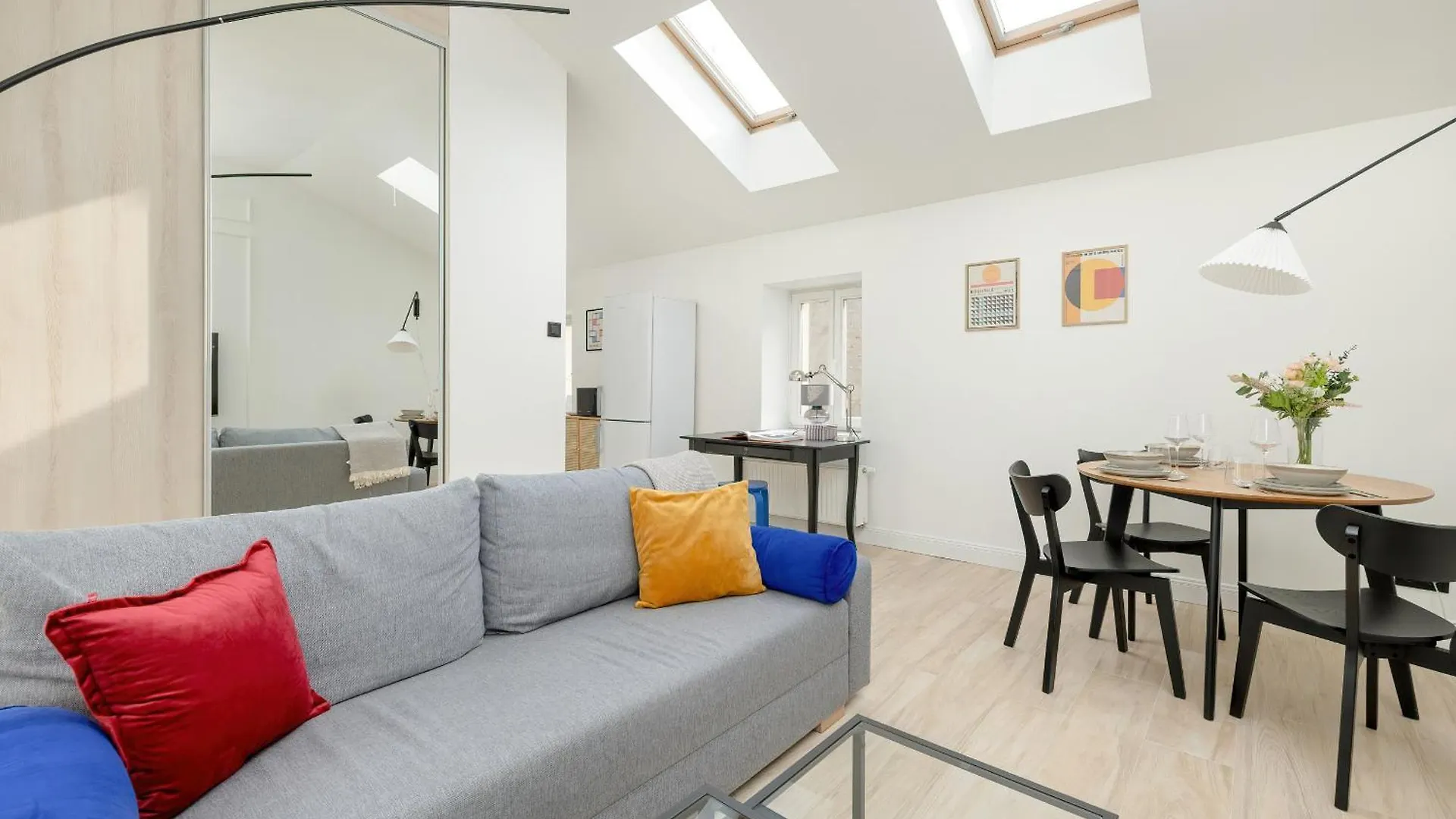 Minimalist Bright Apartment Kopernika Near Old Town In Poznan By Noclegi Renters location