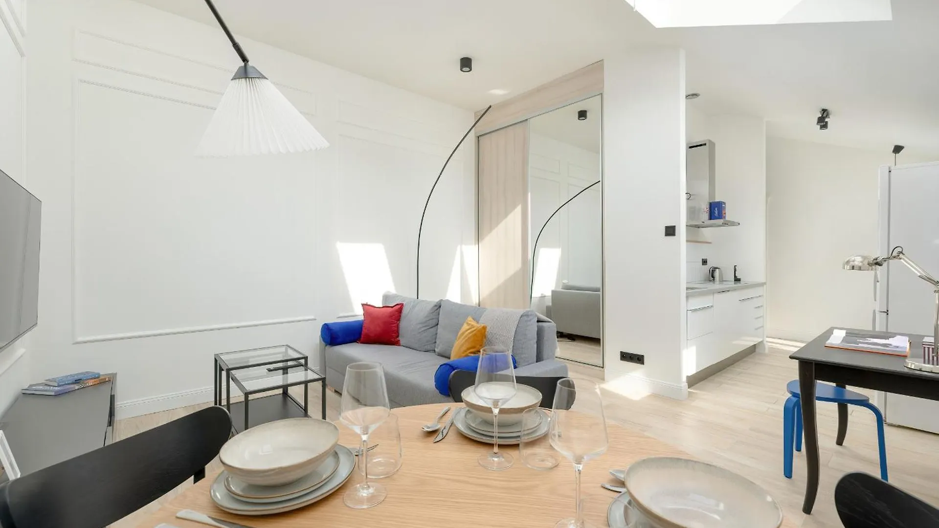Minimalist Bright Apartment Kopernika Near Old Town In Poznan By Noclegi Renters Poland