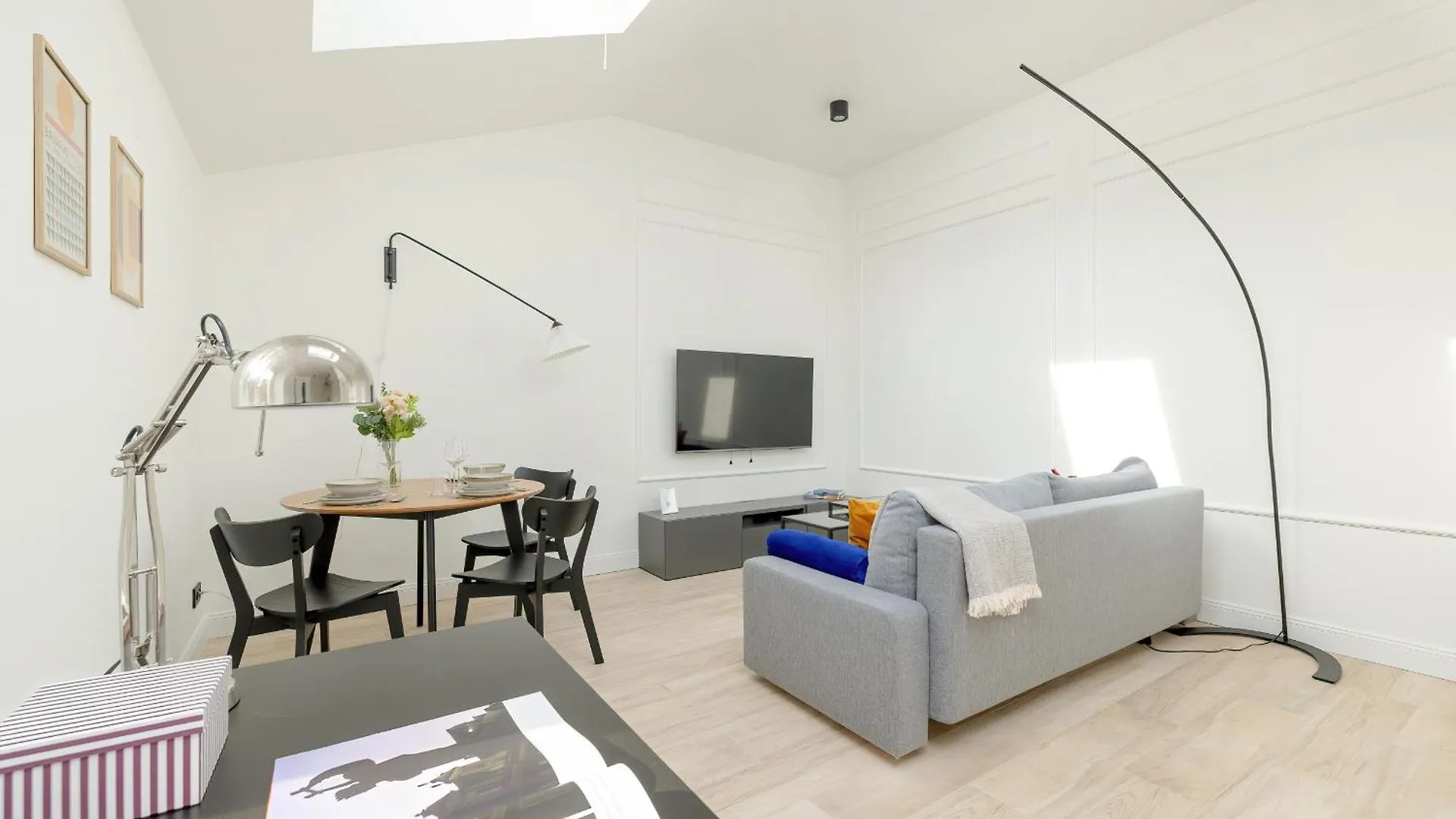 Minimalist Bright Apartment Kopernika Near Old Town In Poznan By Noclegi Renters