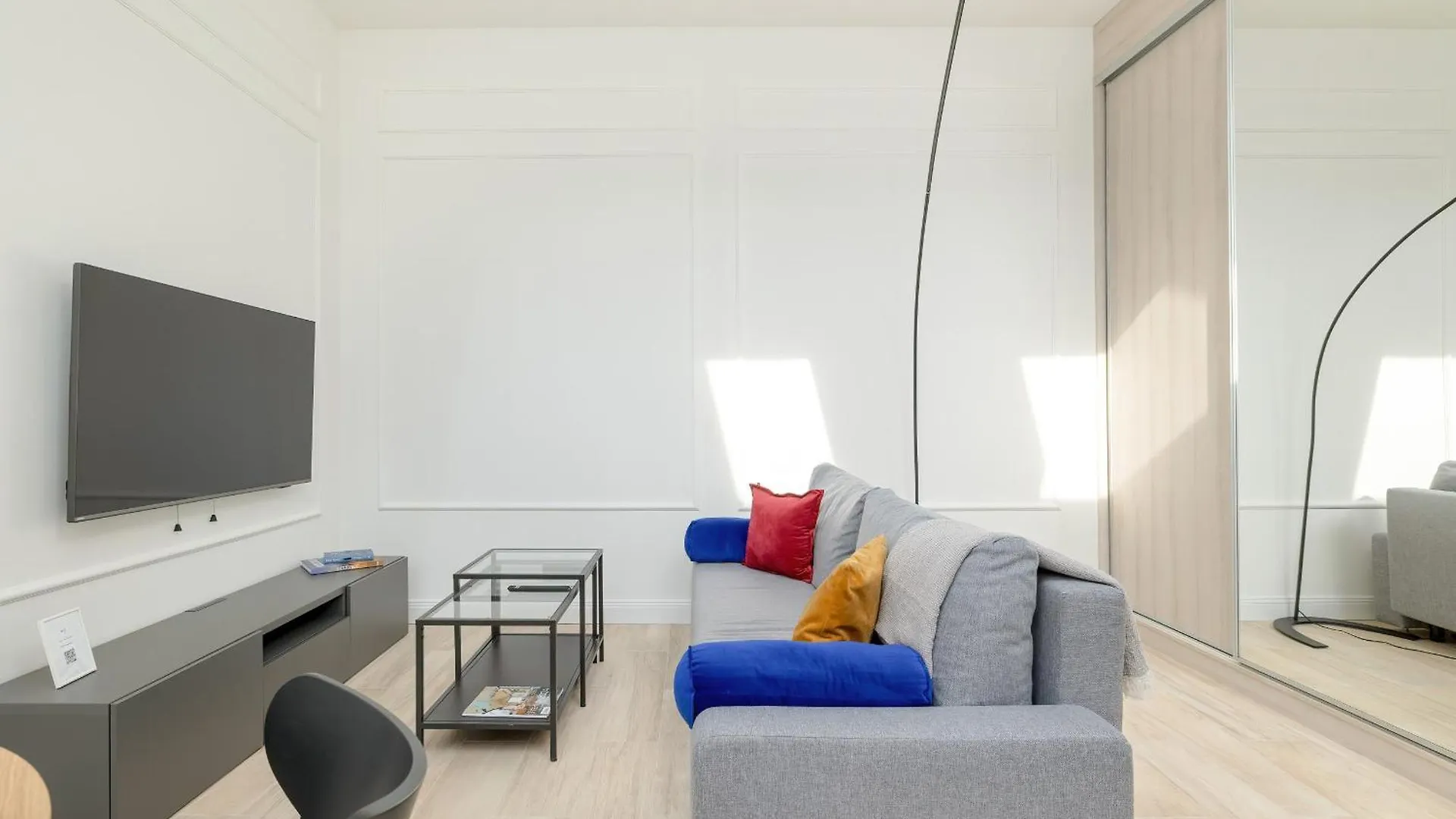 Minimalist Bright Apartment Kopernika Near Old Town In Poznan By Noclegi Renters Poland