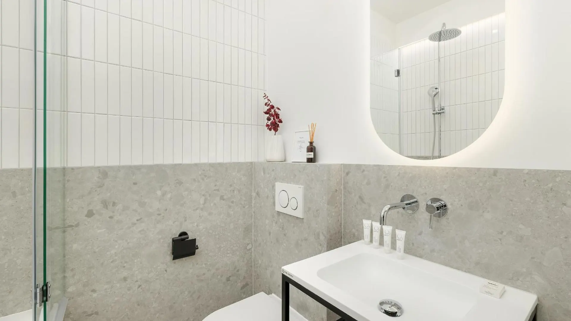 Minimalist Bright Apartment Kopernika Near Old Town In Poznan By Noclegi Renters